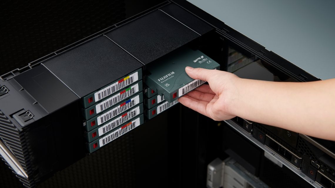Vantagens de segurança do armazenamento em tape LTO Ultrium da Fujifilm para conformidade com a NIS2